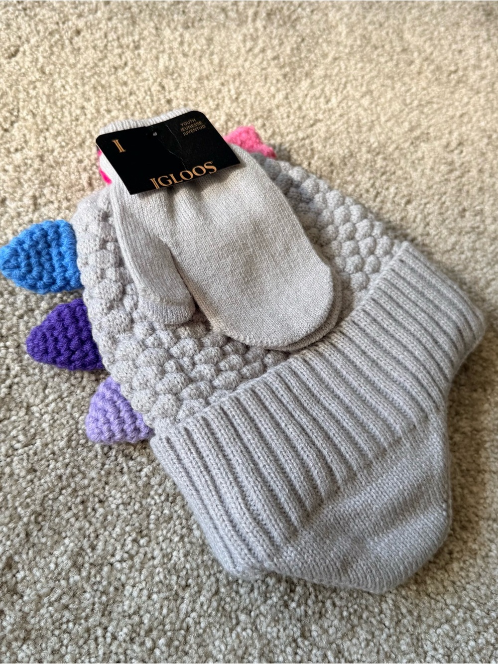 NWT Igloos toddler/ youth hat & mittens set